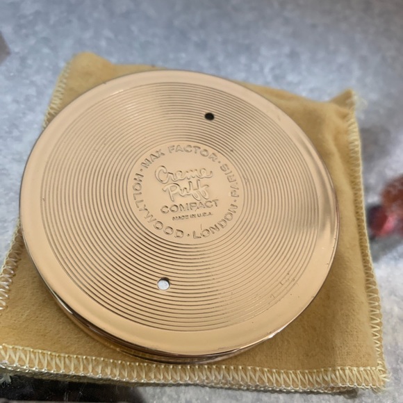 Vintage Crème Puff Powder Compact - Picture 4 of 5